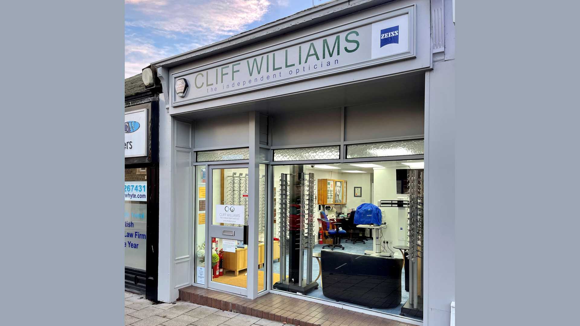 Cliff Williams Independent Optician 35 Whytescauseway Kirkcaldy KY1 1XF exterior